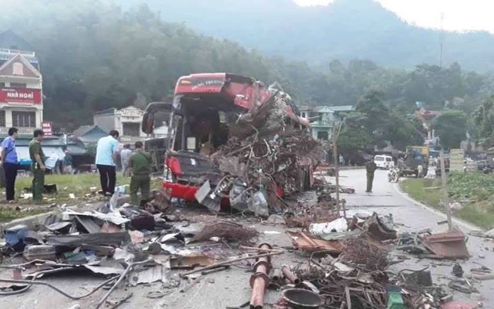 Vụ tai nạn 41 người thương vong ở Hòa Bình: Tài xế xe khách đang bị tước bằng lái - Ảnh 1.