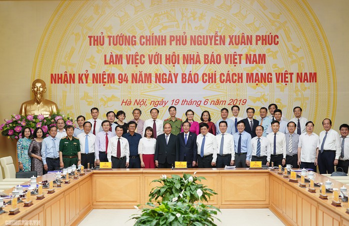 Thủ tướng Nguyễn Xuân Phúc: Chính phủ sẽ tạo cơ chế để báo chí phát triển - Ảnh 4.