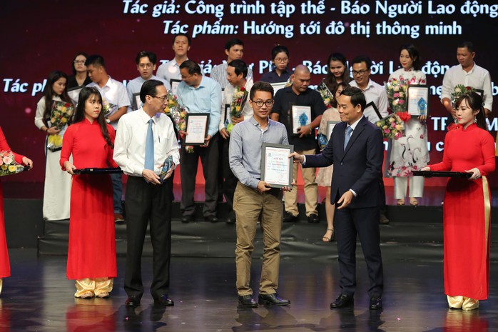 Báo Người Lao Động đoạt 8 giải báo chí TP HCM - Ảnh 3.