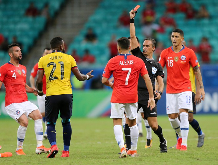 Sanchez lập siêu phẩm đưa Chile vào tứ kết Copa America - Ảnh 7.