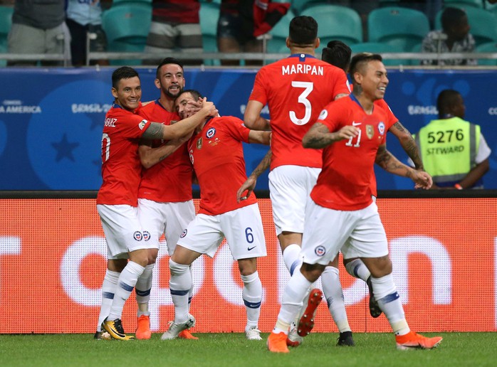 Sanchez lập siêu phẩm đưa Chile vào tứ kết Copa America - Ảnh 4.