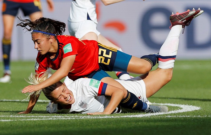 Hai quả penalty giúp Mỹ đánh bại Tây Ban Nha - Ảnh 4. Hai quả penalty giúp Mỹ đánh bại Tây Ban Nha - Ảnh 4.