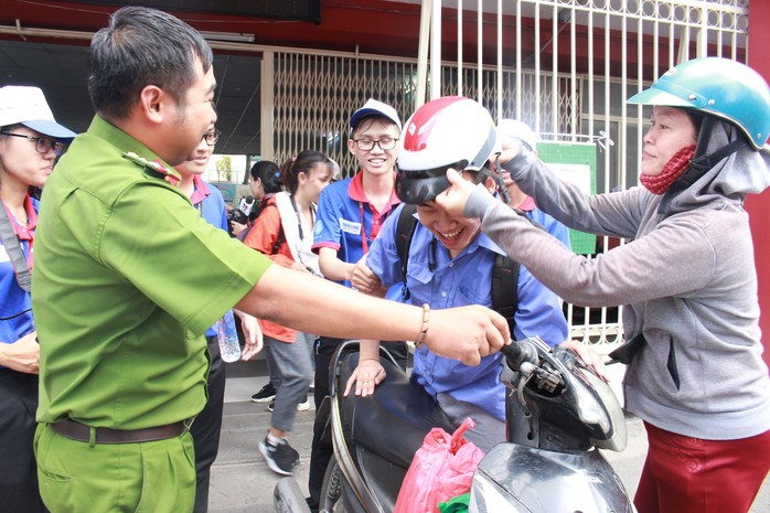 Thi THPT quốc gia 2019: Những thí sinh ai gặp cũng nể - Ảnh 3.