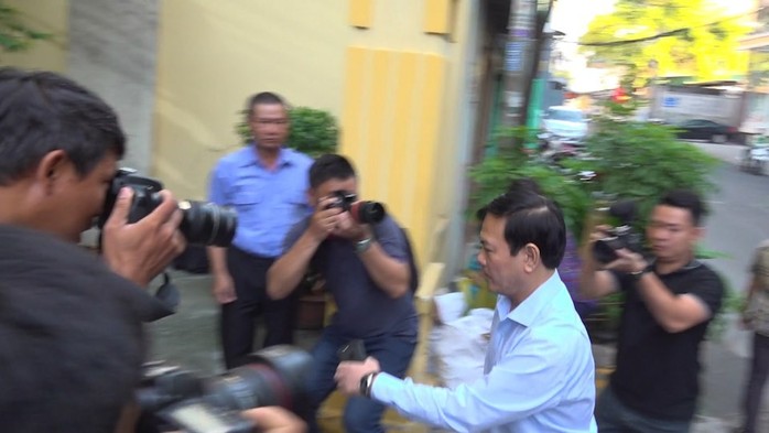 Xét xử ông Nguyễn Hữu Linh tội dâm ô: Tòa trả hồ sơ để điều tra bổ sung - Ảnh 2.