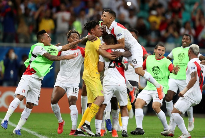 Suarez đá hỏng 11 m, Uruguay thua sốc Peru ở Copa America - Ảnh 10.