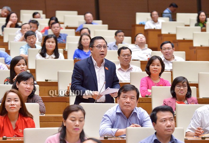 ĐB Lưu Bình Nhưỡng tranh luận với Bộ trưởng Nguyễn Văn Thể về lôi kéo nhân lực hàng không - Ảnh 2.