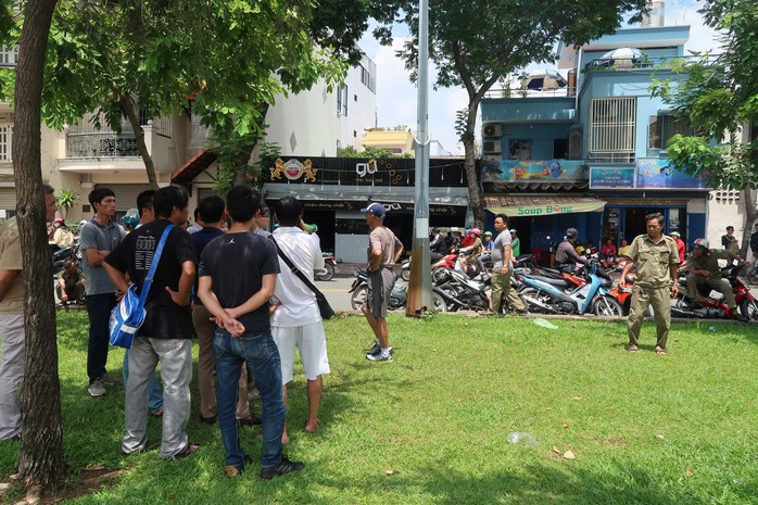 Clip hiện trường thanh niên quê Hải Phòng lao xuống kênh Nhiêu Lộc tự tử - Ảnh 2.