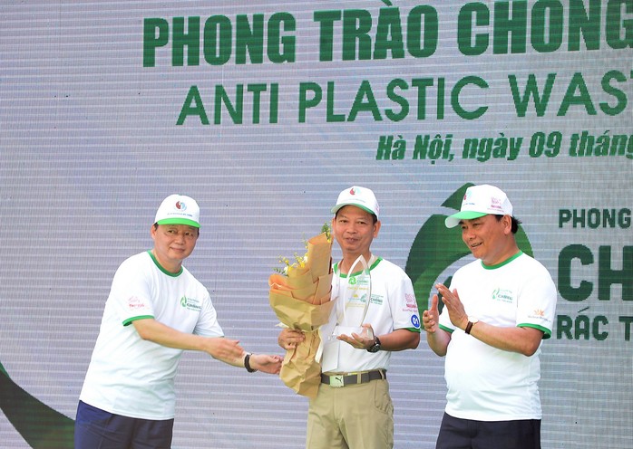 Hàng không Việt Nam loại bỏ đồ nhựa dùng một lần - Ảnh 1.