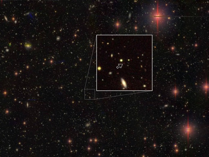 Siêu lỗ đen ma bằng 800 triệu mặt trời hé lộ hiện tượng lạ - Ảnh 2.