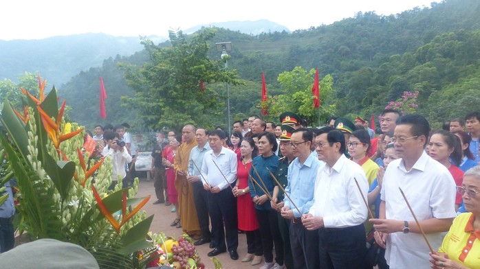 Nguyên Chủ tịch nước Trương Tấn Sang trao 276 căn nhà tặng cựu binh Vị Xuyên - Ảnh 3.