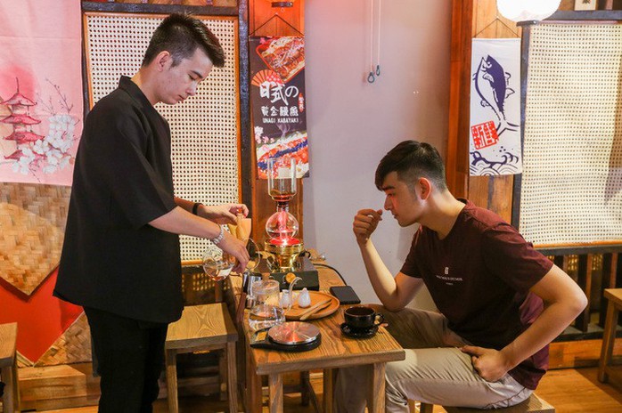 Quán cà phê kiểu Nhật cho khách tự pha chế ở TP HCM - Ảnh 7. Quán cà phê kiểu Nhật cho khách tự pha chế ở TP HCM - Ảnh 7.