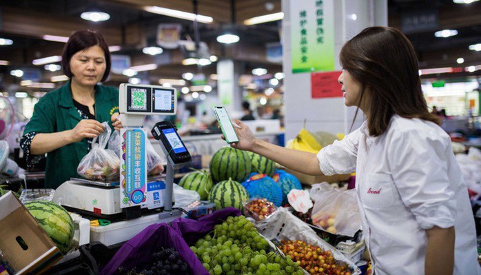 Thẻ tín dụng thất thế trong cuộc đua không tiền mặt ở châu Á - Ảnh 1.