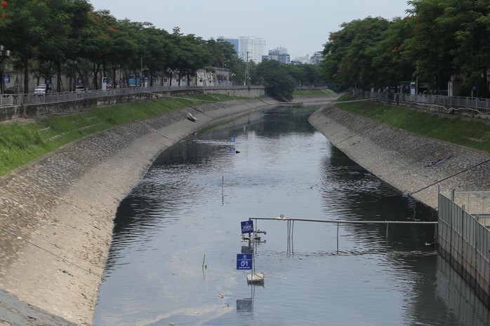 Công ty Thoát nước Hà Nội trần tình việc xả nước hồ Tây cuốn trôi kết quả của chuyên gia Nhật ở sông Tô Lịch - Ảnh 1.