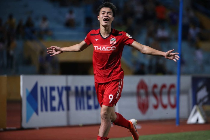 Clip: Văn Toàn ghi bàn phút cuối, Hà Nội FC lại mất điểm ở Hàng Đẫy - Ảnh 2.