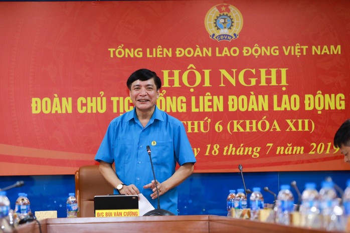Tổng LĐLĐ Việt Nam tổ chức hội nghị không phát tài liệu bằng giấy - Ảnh 1.