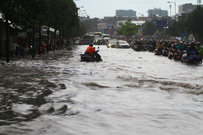 Bạn đọc đề xuất: Khôi phục lại ao hồ, khoan lỗ thoát nước... để chống ngập! - Ảnh 1.