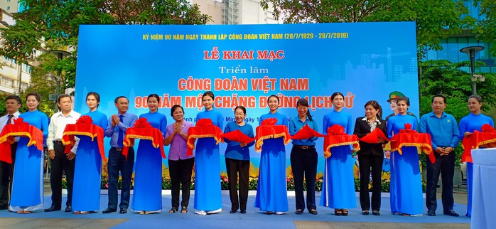 Khai mạc triển lãm Công đoàn Việt Nam-90 năm một chặng đường lịch sử - Ảnh 1.