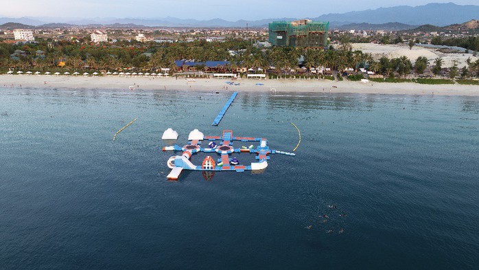 “Xõa nóng cực đã” tại nhà phao trên biển Dốc Lết - Ảnh 2. “Xõa nóng cực đã” tại nhà phao trên biển Dốc Lết - Ảnh 2.