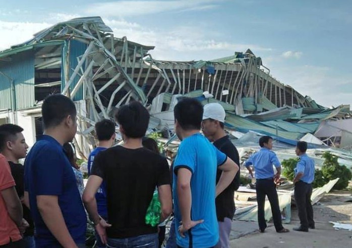 Giông lốc lớn làm đổ sập nhà xưởng của công ty Ivory Việt Nam có 3.000 công nhân - Ảnh 3.