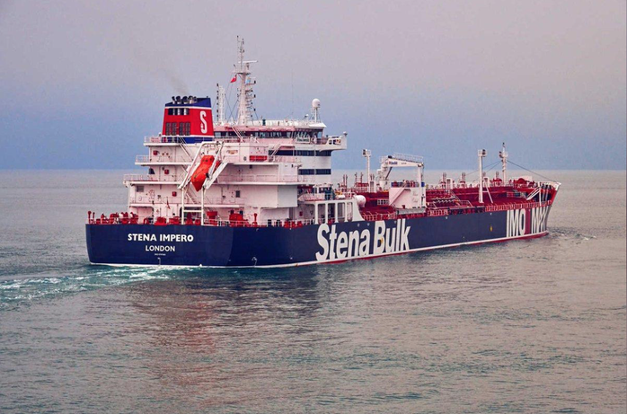 Iran bắt tàu chở dầu “ngay trước mặt tàu chiến Anh” - Ảnh 1.