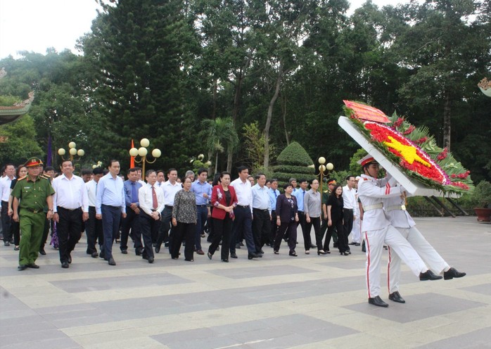 Chủ tịch Quốc hội Nguyễn Thị Kim Ngân thăm gia đình chính sách - Ảnh 1.