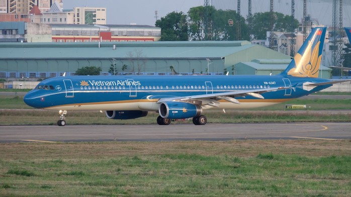 Máy bay từ TP HCM đi Vinh hạ cánh khẩn cấp xuống Đà Nẵng để cấp cứu nữ hành khách - Ảnh 1.