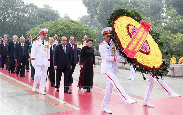 Lãnh đạo Đảng, Nhà nước dâng hương tưởng niệm các Anh hùng liệt sỹ - Ảnh 1.