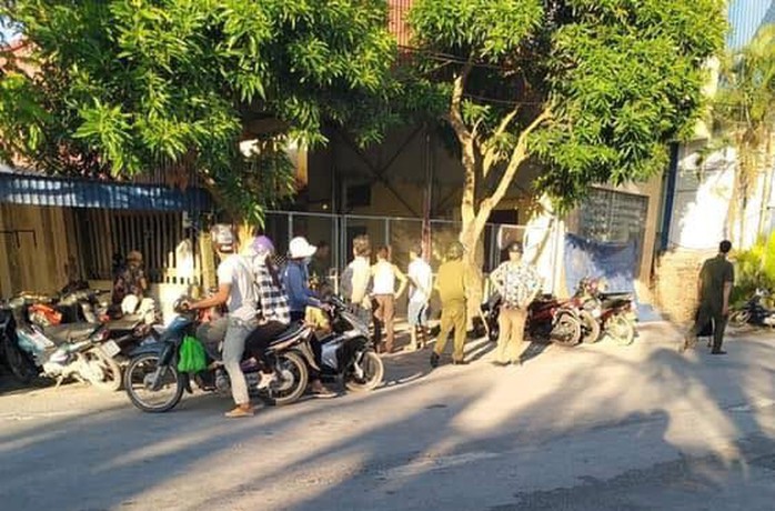 Phát hiện thi thể chồng trên nền nhà, vợ dưới kênh thủy nông - Ảnh 1. Phát hiện thi thể chồng trên nền nhà, vợ dưới kênh thủy nông - Ảnh 1.
