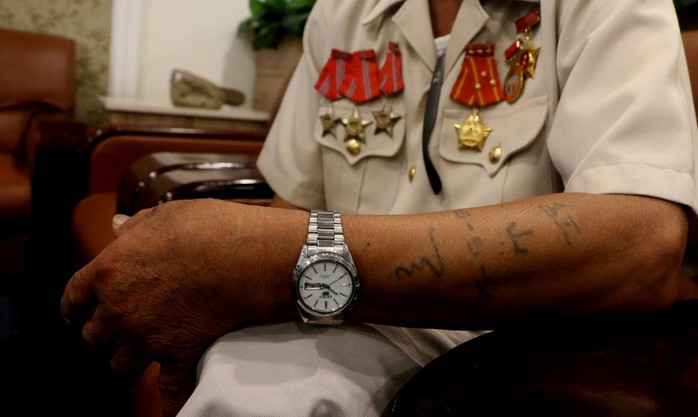 Bí mật hình xăm trên cánh tay người cựu tù binh Côn Đảo - Ảnh 3.