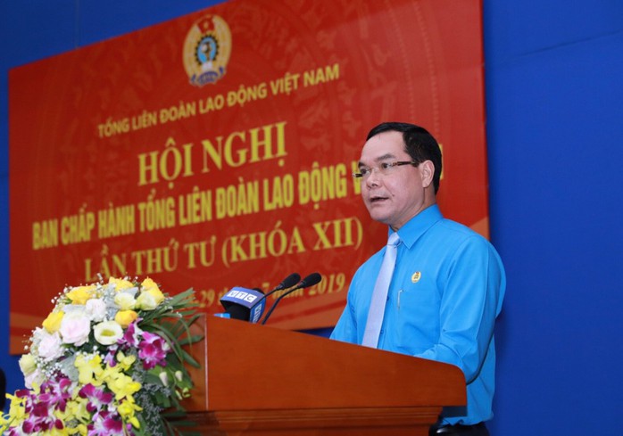 Chủ tịch Tổng LĐLĐ Việt Nam Nguyễn Đình Khang: Đem hết sức mình phục vụ giai cấp công nhân và người lao động - Ảnh 1.