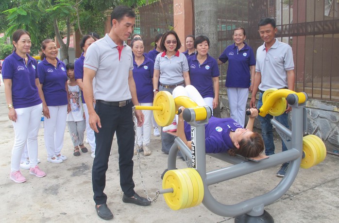 TP Hồ Chí Minh: Tặng thiết bị tập thể dục cho người dân Đa Phước - Ảnh 1.