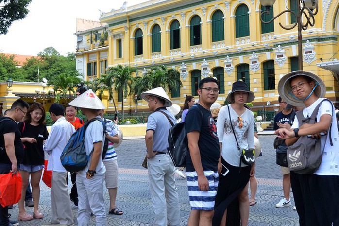 Khách du lịch Trung Quốc đến Việt Nam tiếp tục giảm - Ảnh 1.