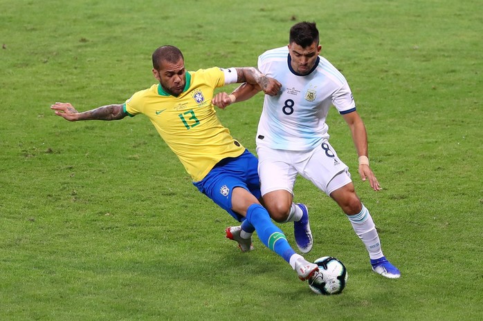 Hậu vệ Dani Alves - Gừng càng già càng cay - Ảnh 6. Hậu vệ tỷ lệ bóng đá kèo nhà cái - Gừng càng già càng cay - Ảnh 6.