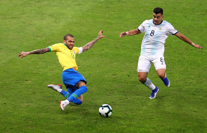 Hậu vệ Dani Alves - Gừng càng già càng cay - Ảnh 5. Hậu vệ tỷ lệ bóng đá kèo nhà cái - Gừng càng già càng cay - Ảnh 5.