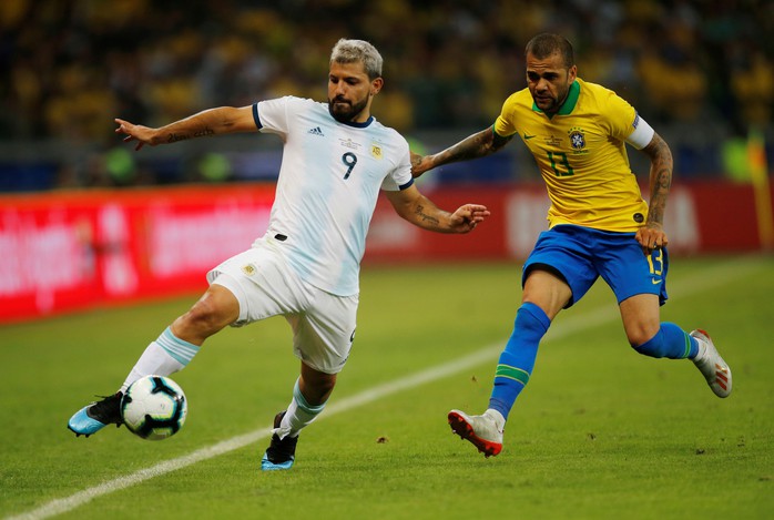 Hậu vệ Dani Alves - Gừng càng già càng cay - Ảnh 2. Hậu vệ tỷ lệ bóng đá kèo nhà cái - Gừng càng già càng cay - Ảnh 2.