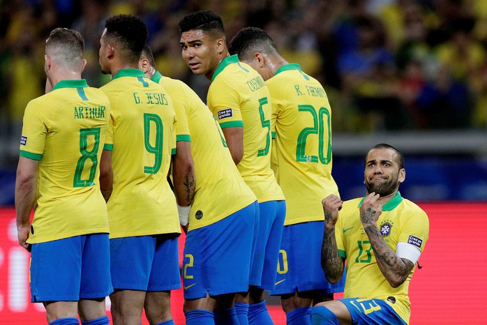 Hậu vệ Dani Alves - Gừng càng già càng cay - Ảnh 1. Hậu vệ tỷ lệ bóng đá kèo nhà cái - Gừng càng già càng cay - Ảnh 1.