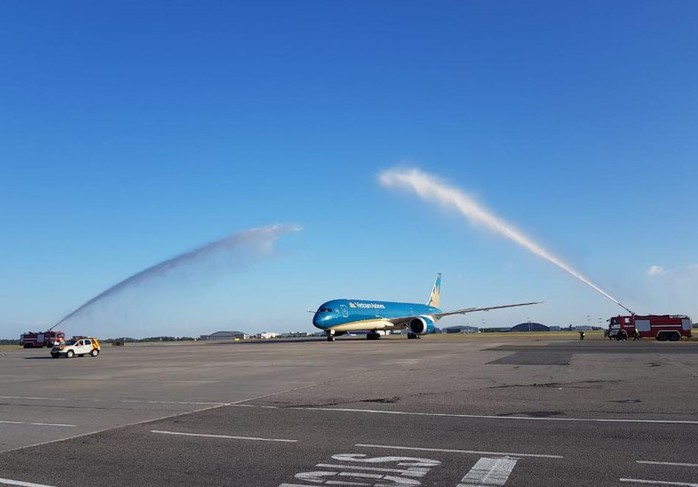 Bay Nga bắt đầu chuyển sang sân bay Sheremetyevo - Ảnh 1.