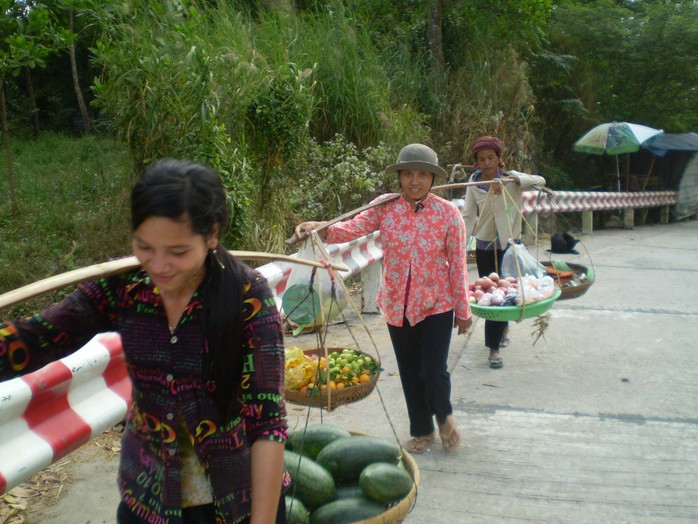 Quặn lòng nhớ gánh hàng rong của mẹ - Ảnh 4.