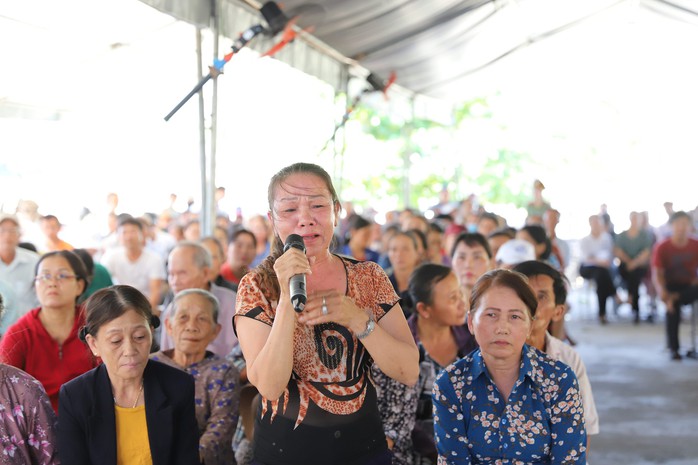 Dân bãi rác Khánh Sơn bật khóc khi đối thoại với lãnh đạo - Ảnh 3.