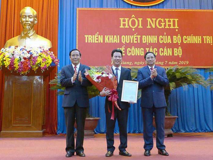 Chủ tịch UBND tỉnh Hà Tĩnh Đặng Quốc Khánh giữ chức Bí thư Tỉnh ủy Hà Giang - Ảnh 1.