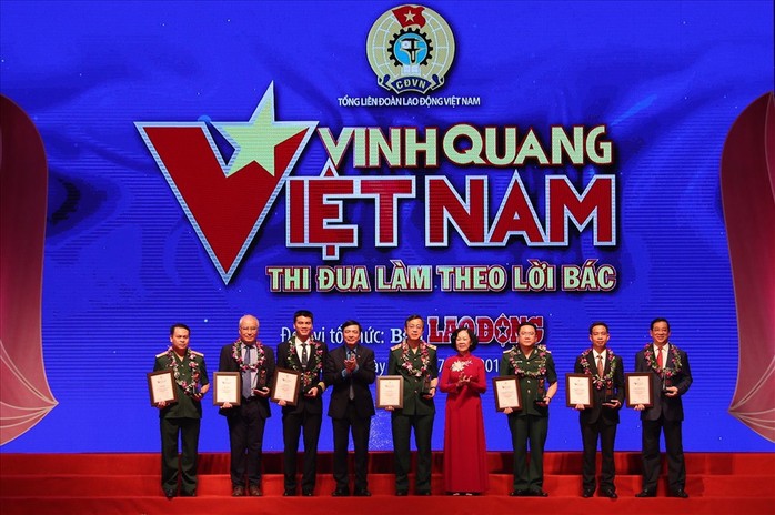 Tôn vinh 19 tập thể, cá nhân trong Chương trình “Vinh quang Việt Nam” - Ảnh 1.