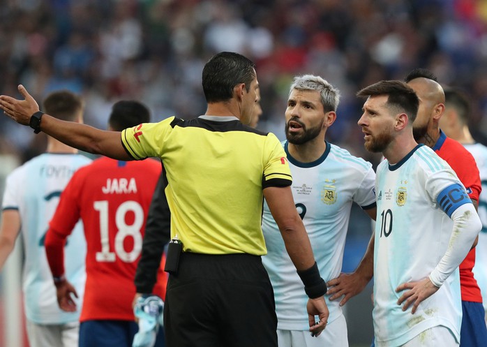 Lãnh thẻ đỏ sau 14 năm, Messi nhận án phạt như đùa hậu Copa America - Ảnh 3.