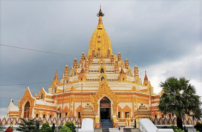 Những ngôi đền, chùa dát vàng, đính kim cương ở Myanmar - Ảnh 2.
