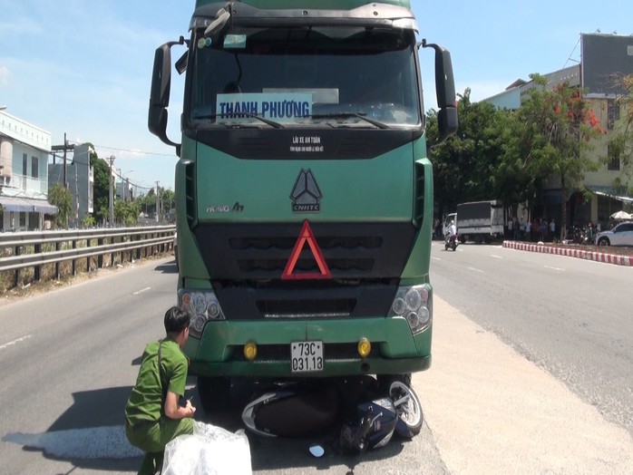 Đà Nẵng: Va chạm với xe bồn, nữ sinh viên chết thảm - Ảnh 2.