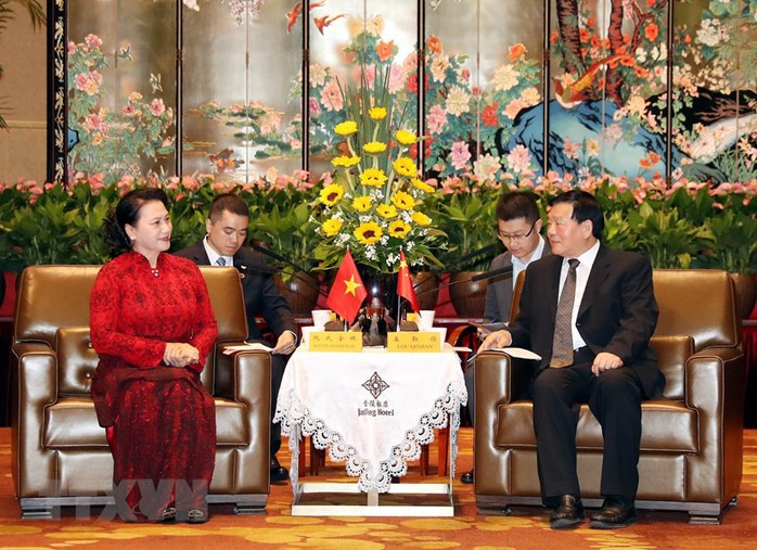Chủ tịch Quốc hội bắt đầu thăm chính thức Trung Quốc - Ảnh 1.