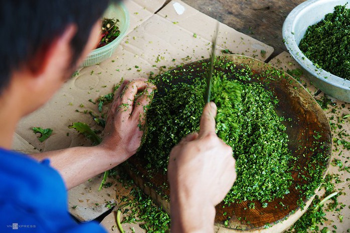 Gà nướng, cơm lam - đặc sản dân dã của núi rừng Tây Nguyên - Ảnh 7. Gà nướng, cơm lam - đặc sản dân dã của núi rừng Tây Nguyên - Ảnh 7.