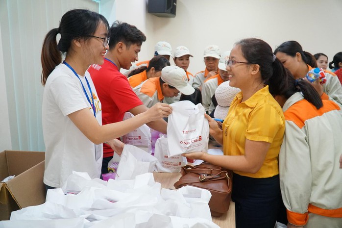 Chung tay chăm sóc sức khỏe sinh sản cho người lao động - Ảnh 3. Chung tay chăm sóc sức khỏe sinh sản cho người lao động - Ảnh 3.