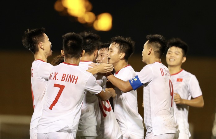 Tối nay, U18 Việt Nam quyết đấu Thái Lan giành vé vào bán kết - Ảnh 2.