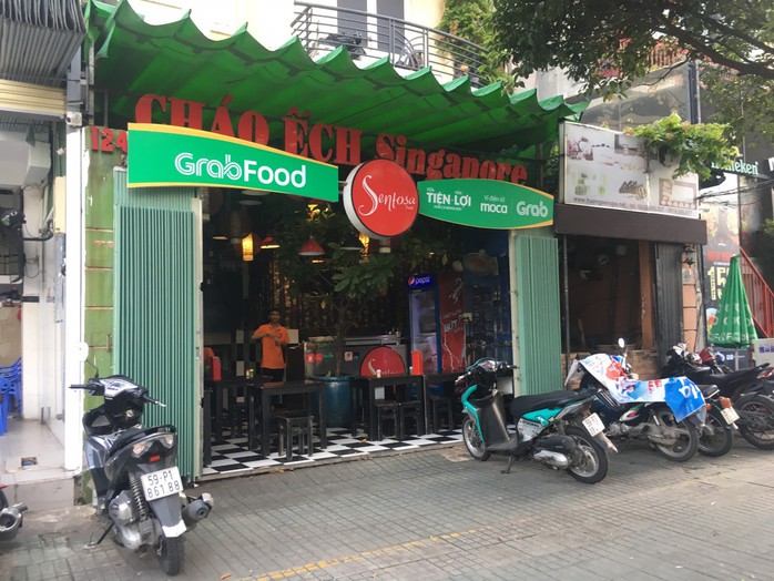 GrabFood muốn gì khi “phủ xanh” con phố ẩm thực sầm uất ở TP HCM? - Ảnh 3.