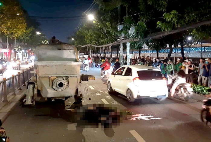 CLIP: Máy bơm bê-tông để giữa đường Quang Trung khiến 2 người tử vong - Ảnh 2.